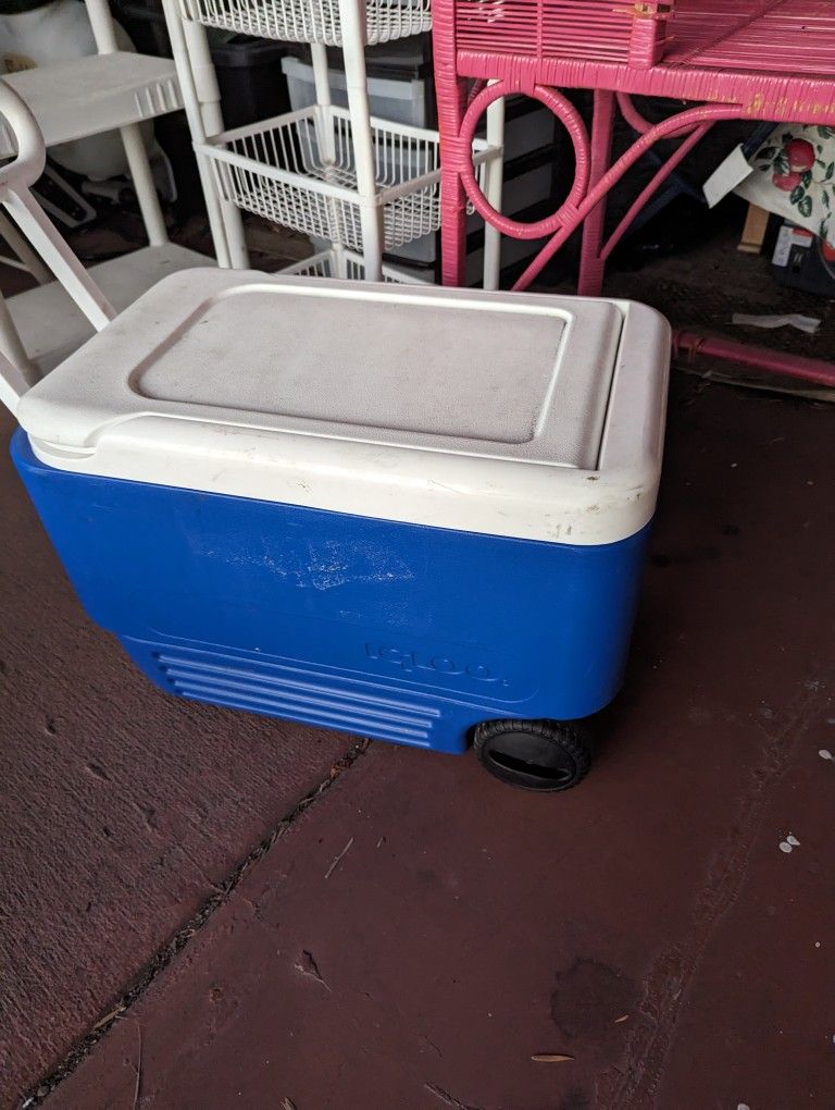 Igloo Wheelie Cool Cooler 