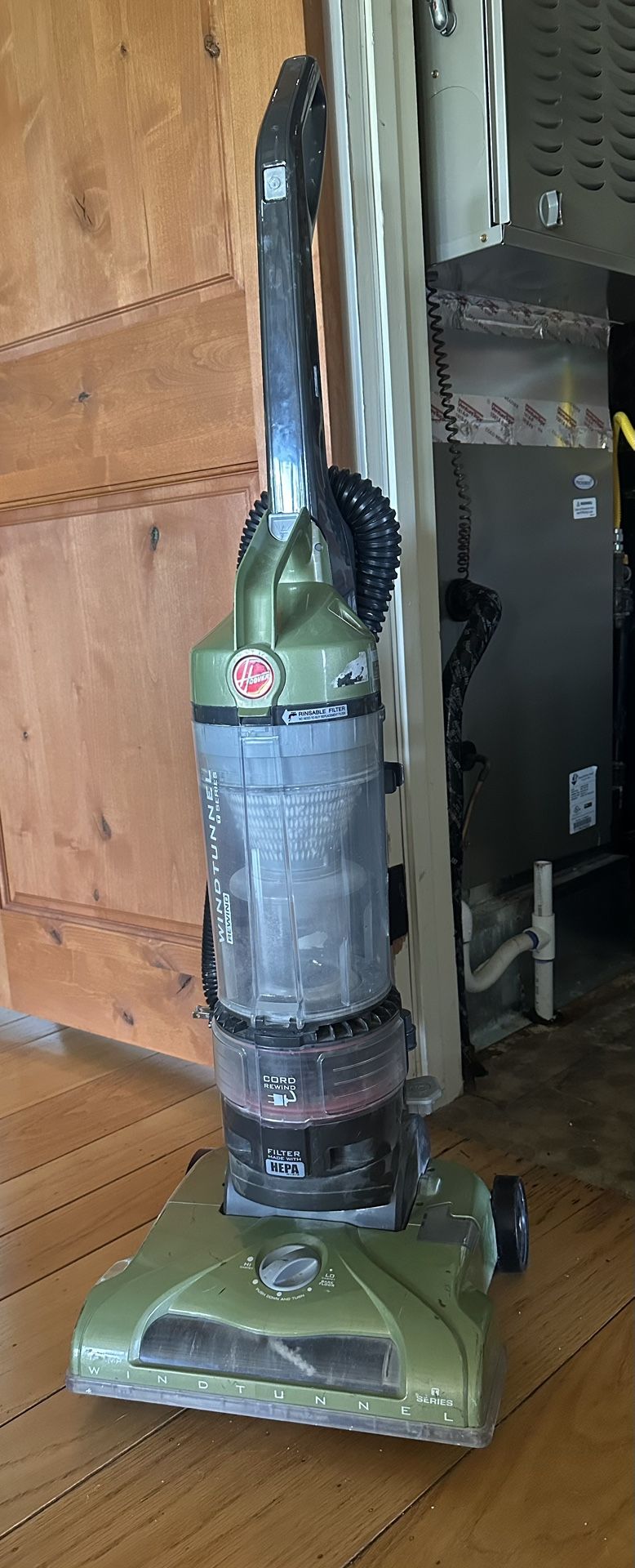 Hoover Wind Tunnel Rewind Vacuum