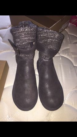 Ugg boots size 7. Runs big
