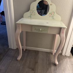 Girl Vanity 