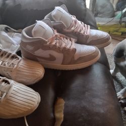 Tennis Shoes Nike  And Futbol  Shoes 