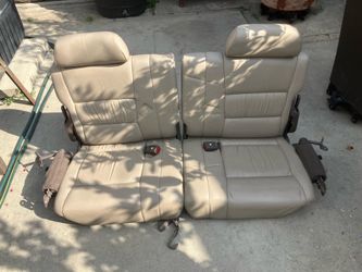 Fold away rear seat set.