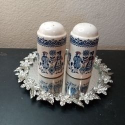 EXQUISITE VTG Pair of Staffordshire Hearts & Flower Ironstone S/P Shakers Made in England
