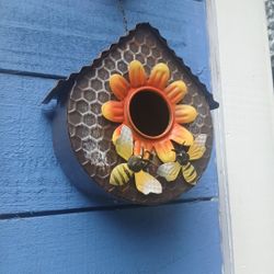 HoneyBee Birdhouse 