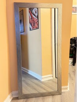Gray mirror