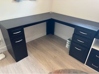 Corner desk