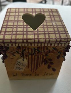 Kind Hearts TISSUE HOLDER