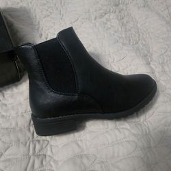 Brand New Size 5 Low Leather Boots 