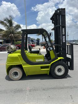 Forklift Clark