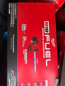 Milwaukee M18 FUEL 1" D-Handle High Torque Impact Wrench Kit 2868-22HD