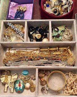 JERSEY GIRLS Estate Sale in Cedar Grove Fri/Sat 7/10-7/11, 11am-4pm
