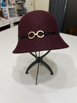 Elegant Liz Claiborne Burgundy Wool Cloche Hat with Gold Accent. Like New!