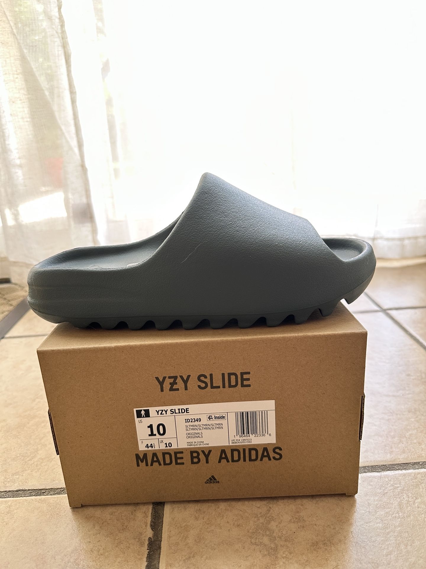 ADIDAS YEEZY SLIDES