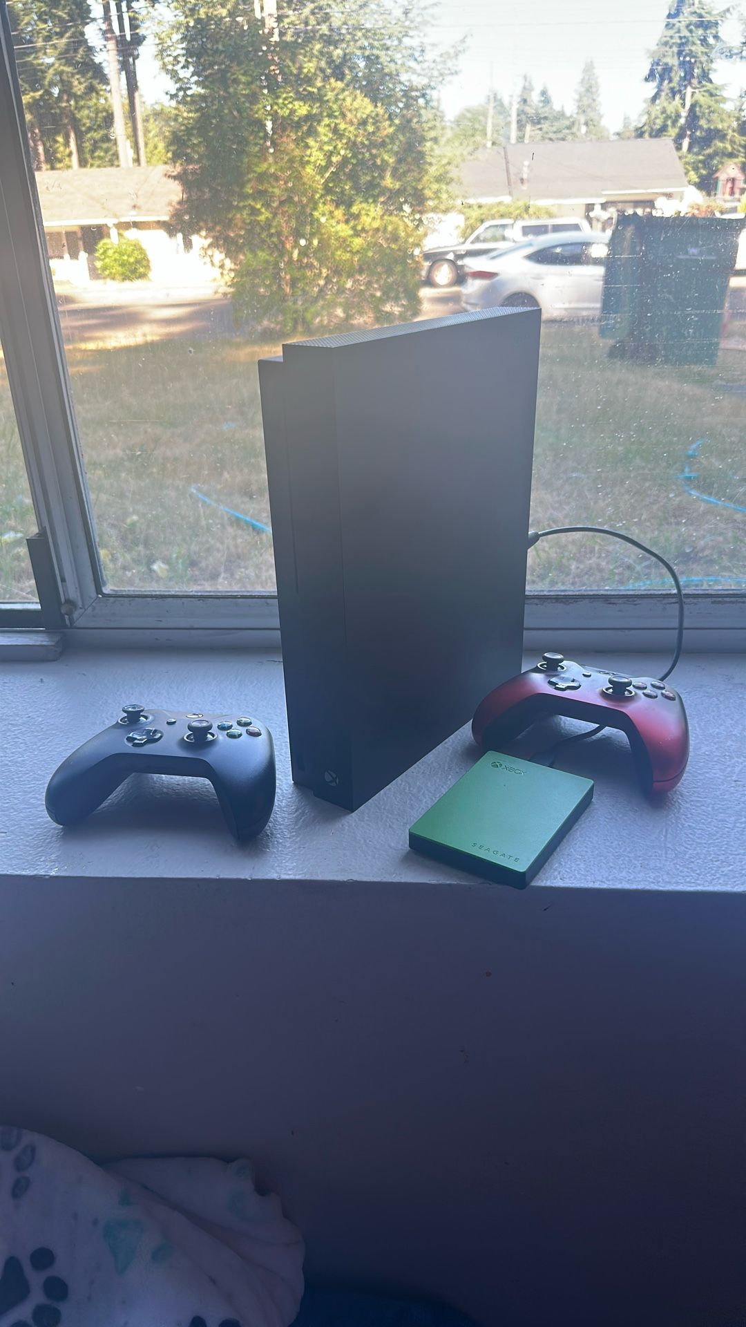 Xbox One X 2TB Bundle + 2 Controllers + 2TB Game Drive – Great Condition (offers is open)