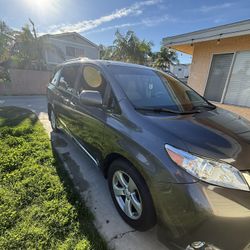 2012 Toyota Sienna