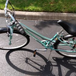 Huffy Hyde Park Women's Cruiser Bicycle 27.5"