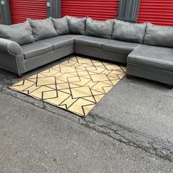 Sectional Couch!! Delivery Available 🚚!! Dimensions: 144” X 114” Length x 34” Height x 38” Depth ( 61” Depth Chaise) 