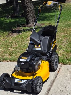 DEWALT 21 in. 163cc Briggs and Stratton 725Exi Engine Rear Wheel Drive 3- in-1 Gas Self Propelled Walk Behind Lawn Mower