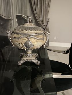 I have two home decorating set very nice I have only one month very good condition