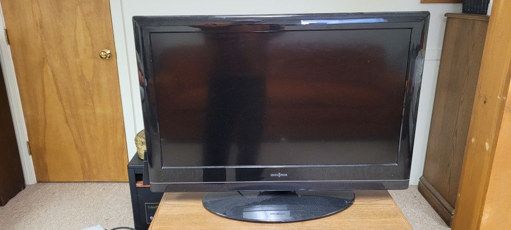 Insignia 32" Flat Screen TV