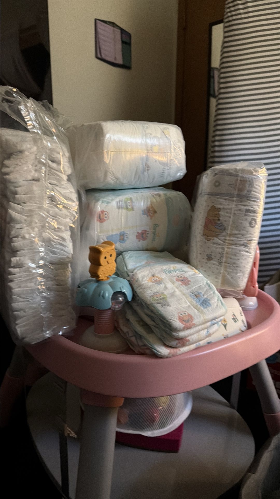 Mix of size 2&3 pampers and Huggies diapers
