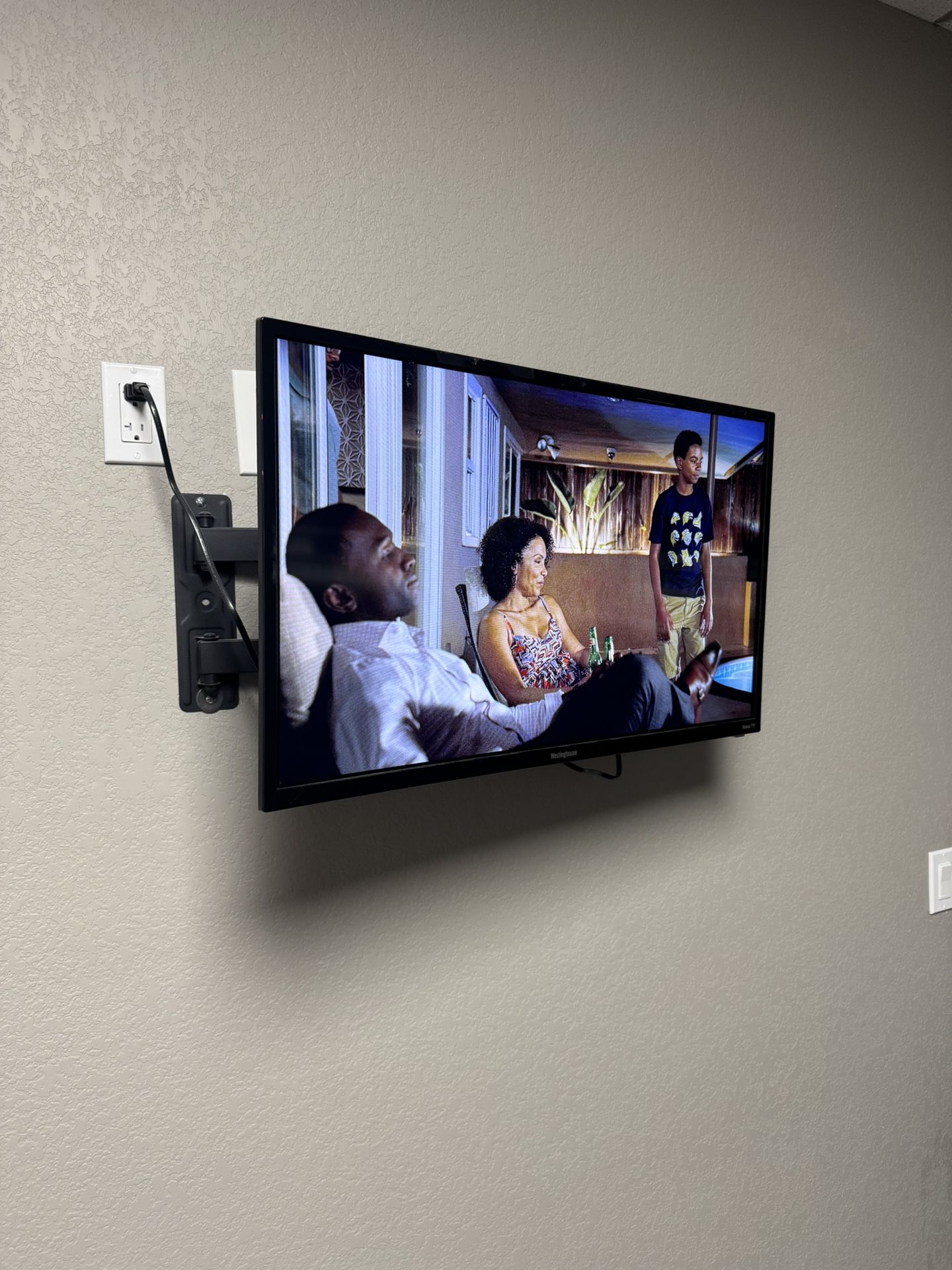 MUST GO NOW: 32” TV
