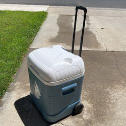 😎 60 Liter Igloo cool box on wheels 