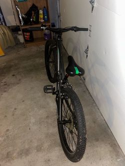 The Haro Flightline 24 Plus youth mountain bike