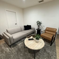 Living Room Set – Excellent Condition (4 Months Old)