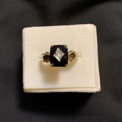 Gold Ring With Black Onyx 