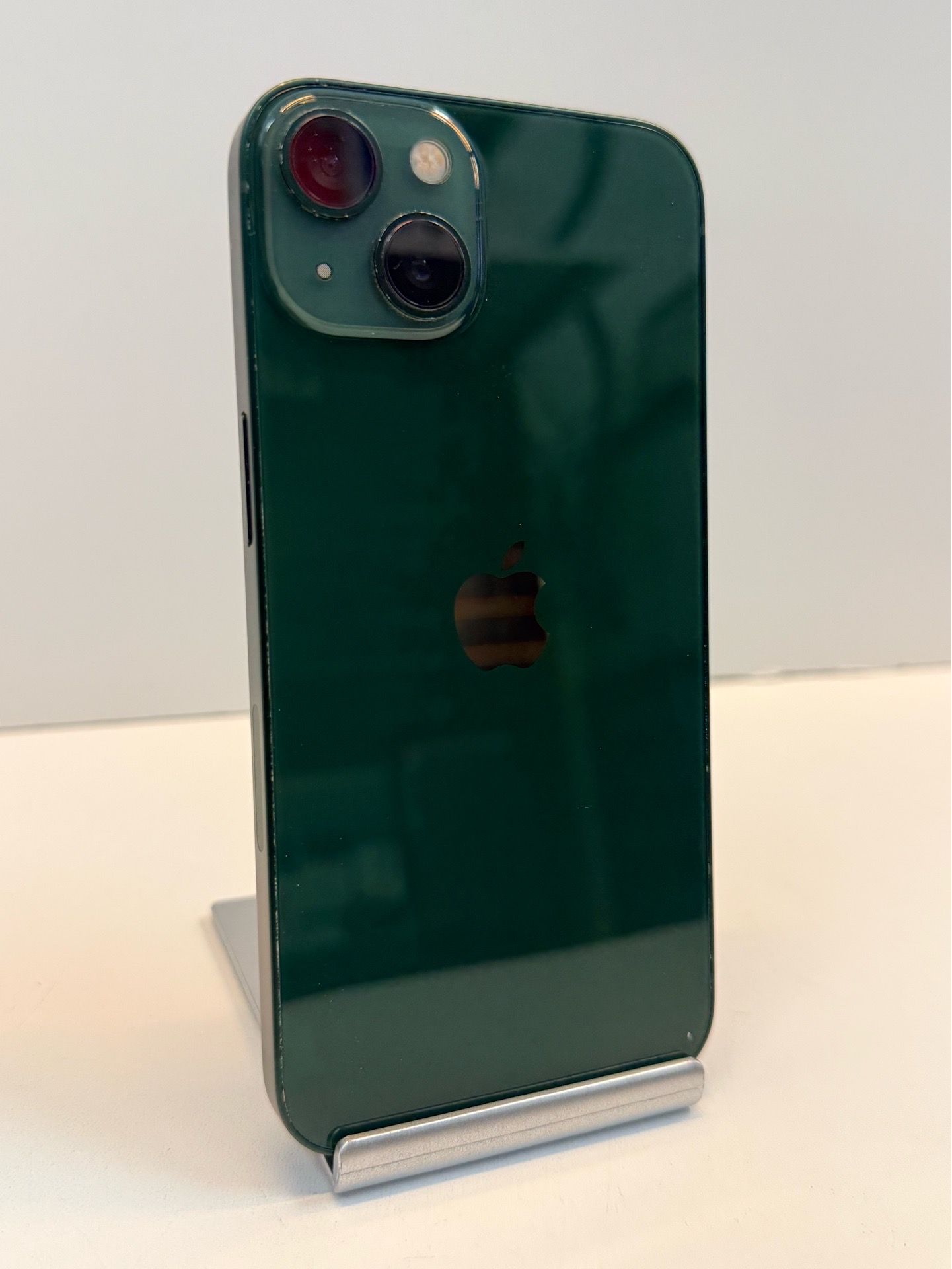 Apple iPhone 13 128gb. ( Fully Unlocked Phone )