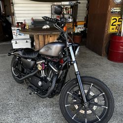 Harley Davidson 883cc Iron Sportster