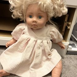 Madame Alexander Doll Blue Eyes Blonde Hair 2005 