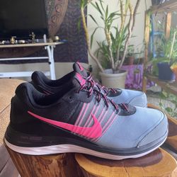 Nike Women’s Running Dual Fusion X Sz 11. 45$ Obo