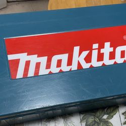 Makita SET 15 Amp Reciprocating Saw w/ Case and 36V Cordless hedge trimmer Kit w/ 2 Batteries & Charger