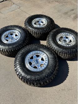 Brand New 17x9 KMC Beadlock Wheels and 37” RT Tires Ford F150 Raptor 6x135
