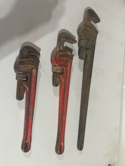 Pipe wrenches