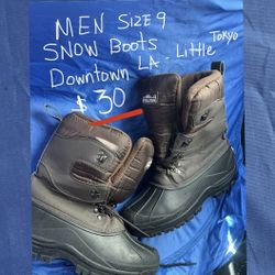 MEN SNOW BOOTS SIZE 9 ** 30$ Very Good Condition Ready For The Snow!!