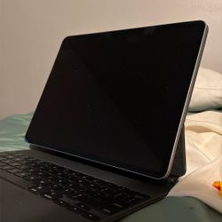 iPad Air M2 13 Inch With Magic Keyboard 
