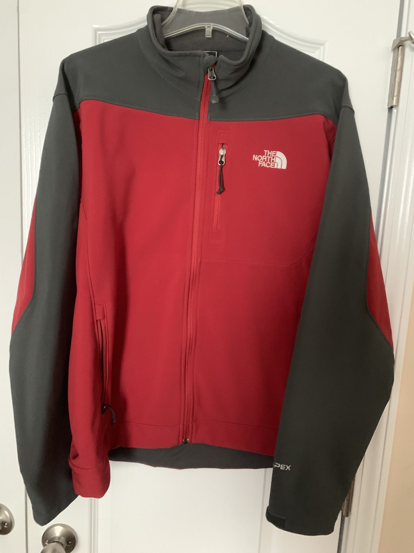 Men’s North Face Apex Brand Zippered Jacket, Size Large, Red & Gray Two Tone W/ Large Zippered Pockets, Windproof & Water Resistant