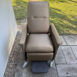 Champion Classic Dialysis and Orthopetic recliner in excellent condition