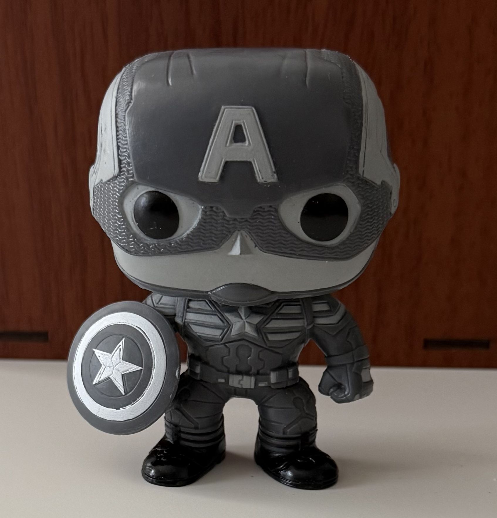 Funko Pop Marvel # 41 Captain America Black & White Barnes & Noble Exclusive