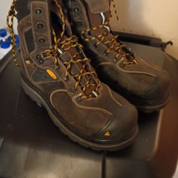 KEEN Boots  9 size 