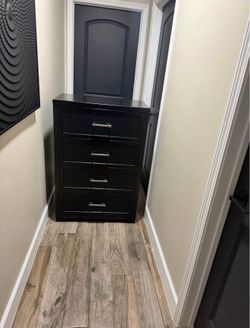 Black chest/dresser