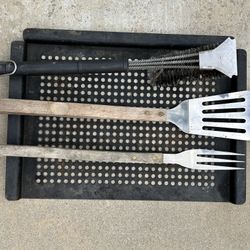 BBQ Tool Set with Tray; Excellent Condition 