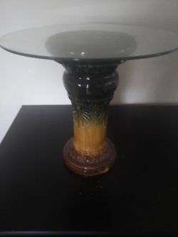 Majolic rare pedestal