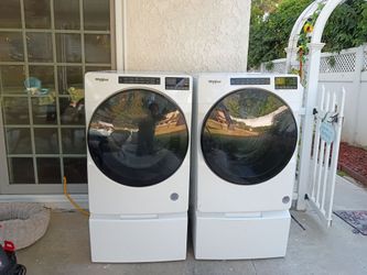 whirlpool washer and dryer combo with pedestals and 3 years left on the warranty Allstate