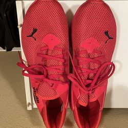 Pair Of Puma Tennis Shoes 9.5