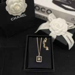 Square lambskin necklace