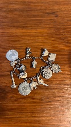 Vintage.925 Sterling Silver Woman’s/Child’s Charm Bracelet